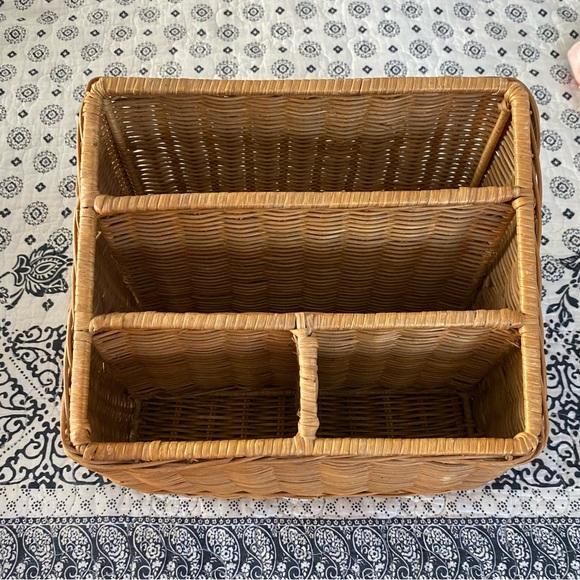 Wicker Organizer - Picture 2 of 5